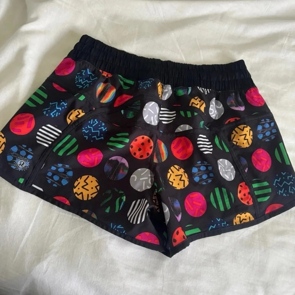 Lululemon Seawheeze Tracker Short ✨RARE✨ Circle Pills Print Size 10 EUC